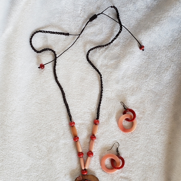 Tagua Necklace and earrings - Picture 4 of 7